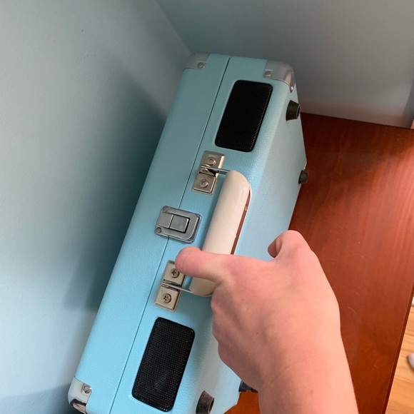 Light blue Crosley Bluetooth record player - Picture 2 of 4